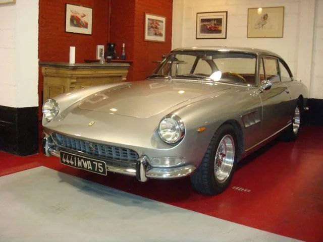 Ferrari 330 2+2