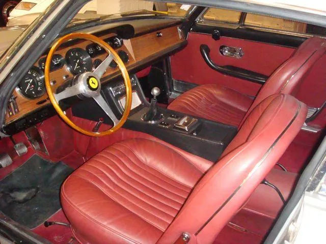 Ferrari 330 2+2
