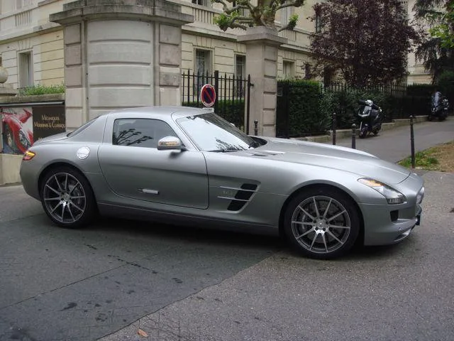 Mercedes SLS AMG