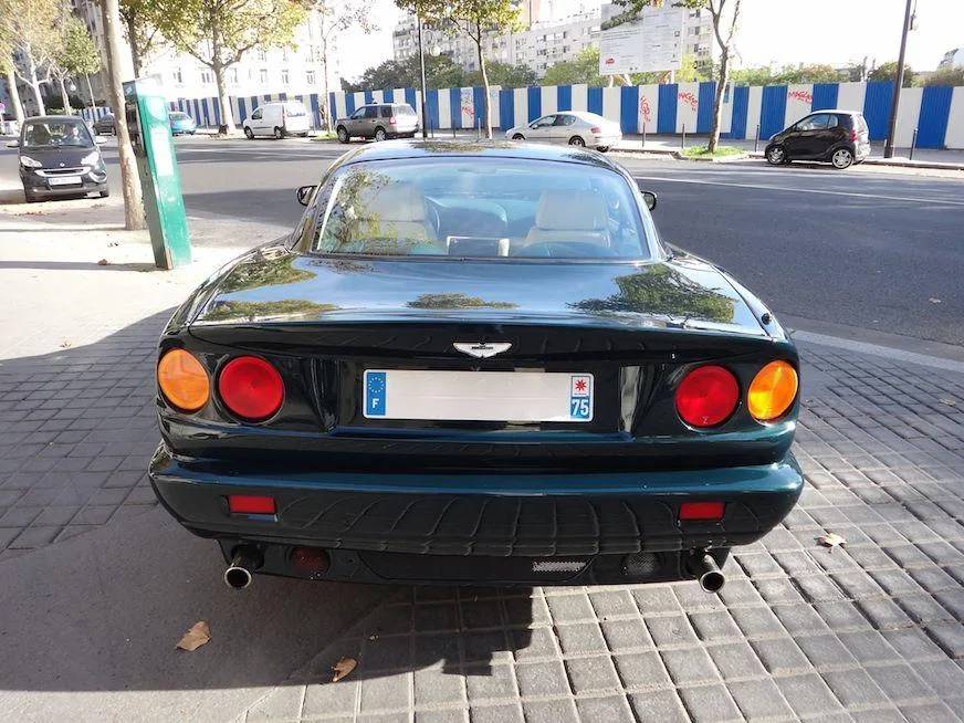 Aston Martin V8 COUPE